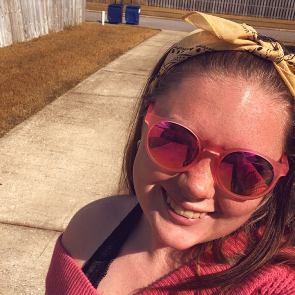 Meet your Posher, Kadence - Picture 1 of 1